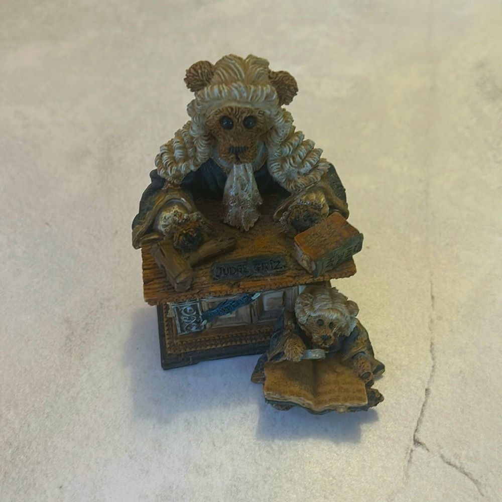 Boyds Bear & Friends Figurine - Judge Griz ... Hissonah